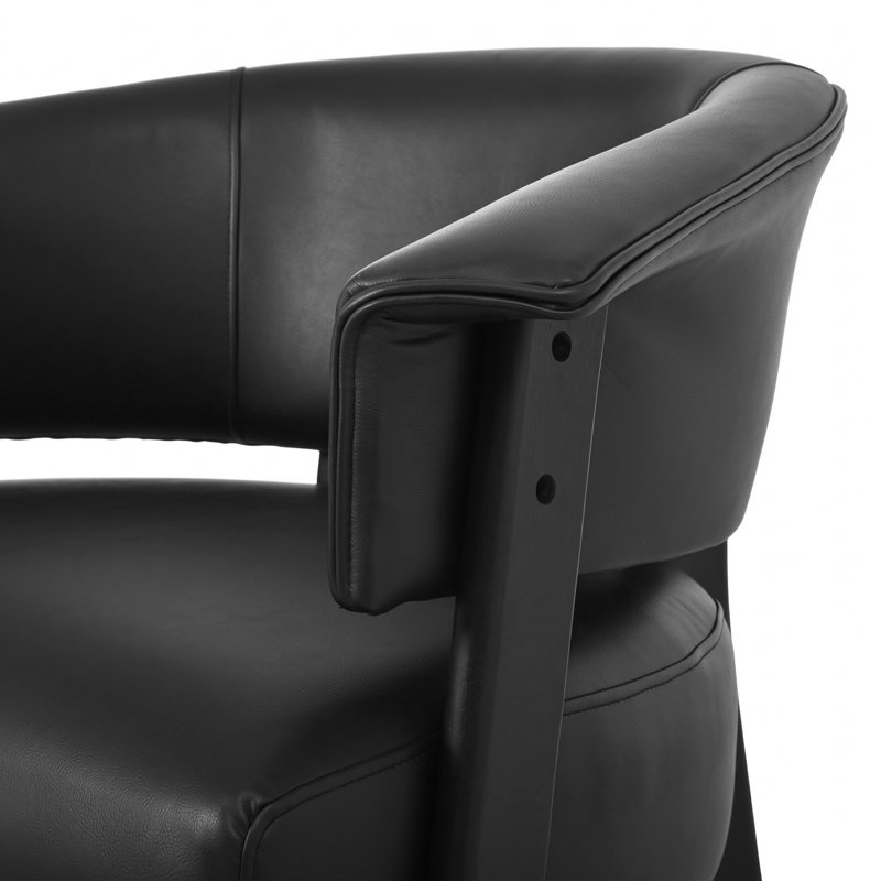 Fauteuil d'appoint en similicuir Sauny avec dossier enveloppant et pieds en bois massif, Black