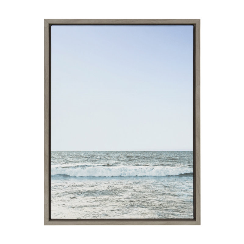 «Pale Blue Sea» par The Creative Bunch Studio - Photographie à cadre flottant sur toile, Gris