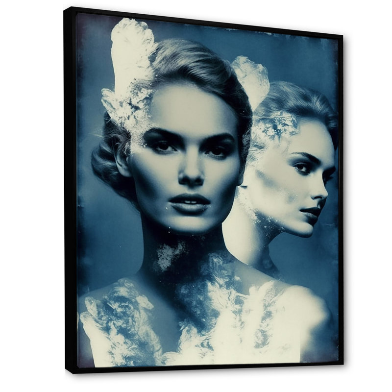 Chayil modèles double exposition en bleu rétro II sur toile, H 20 po x l 12 po x P 1 po, Cadre flottant noir