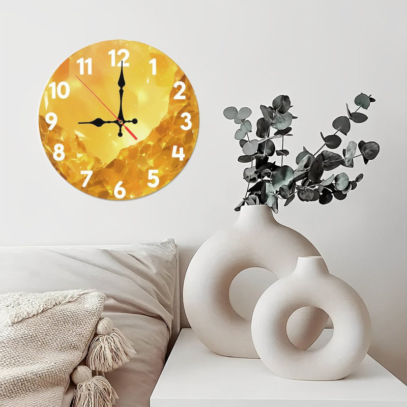 Horloge sur cristaux jaunes