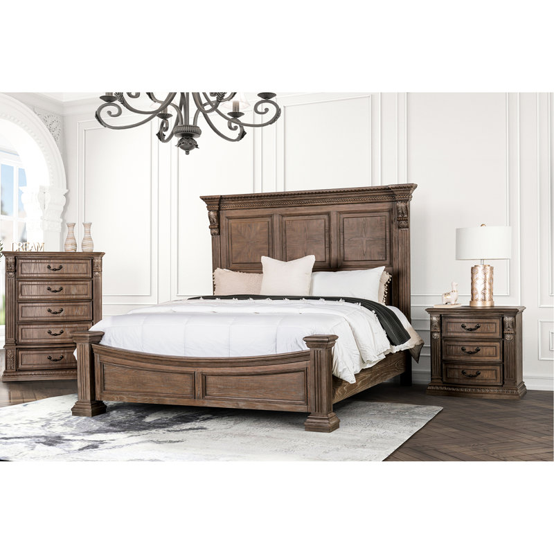 Grand lit en bois massif avec tête de lit en chêne patiné, poteaux et détails remarquables pour la finition de la chambre à coucher, tête de lit au design exceptionnel