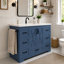 Meuble-lavabo autoportant Harbourside Farmhouse avec plateau en pin massif et en céramique-133529643-133529644