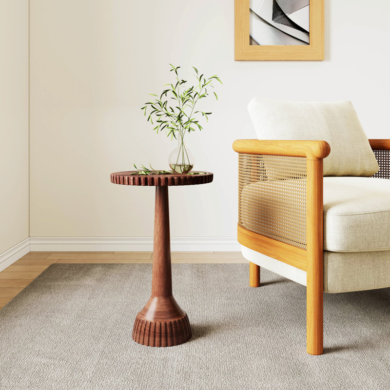 Charmante table de bout circulaire en bois de manguier pour des espaces élégants, rehaussant le décor