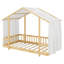 Un lit plateforme avec une structure en forme de maison, un ciel de lit transparent et des lumières scintillantes crée un refuge douillet pour les enfants.-136778004-136778007
