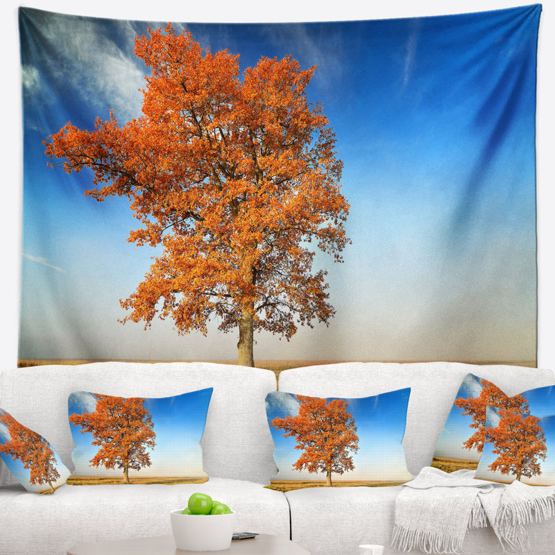 Paysage avec tapisserie d'arbre d'automne solitaire, H 50 po x l 60 po