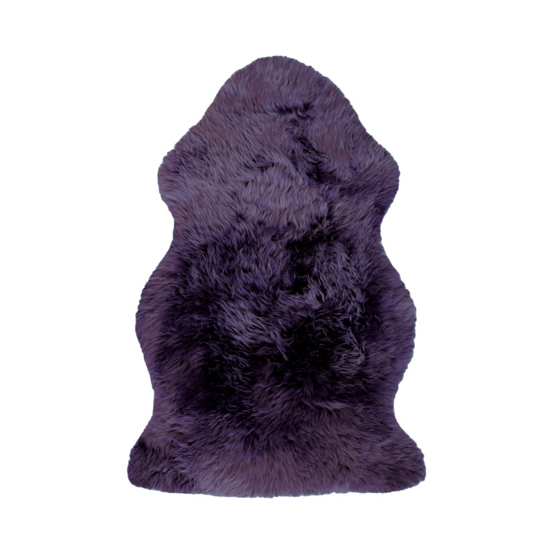 Tapis prune en peau de mouton Haghni, 2 pi x 3 pi