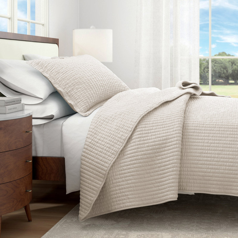 Modern & Contemporary Stripe Stitched Quilt Set with Shams, King / California King Quilt + 2 King Shams, Light Gray