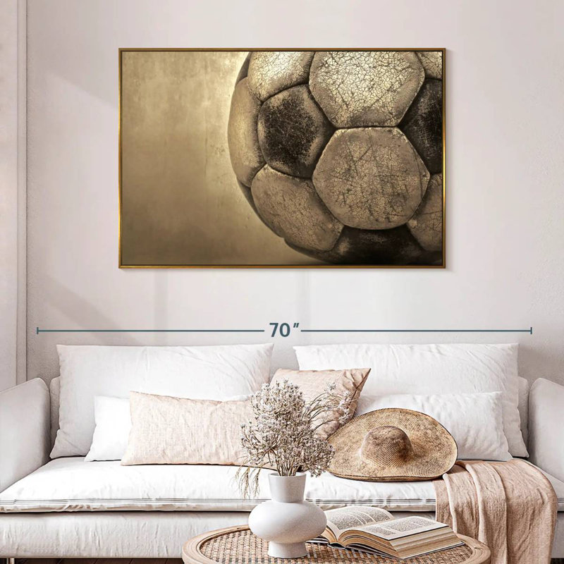 Ballon de soccer usé, 46 po x 31 po, Cadre flottant doré