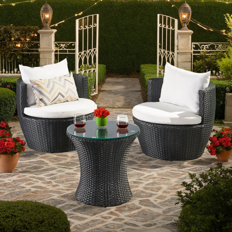 Ensemble de conversation d'extérieur en aluminium 3 pièces avec rotin PE noir, coussins ivoire et table en verre