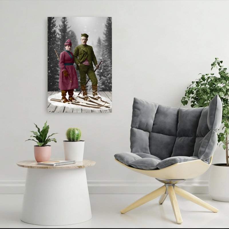 Vintage Ski Couple Classic Retro Vintage Forest Mountain Wall Art Print, H 36 po x l 24 po
