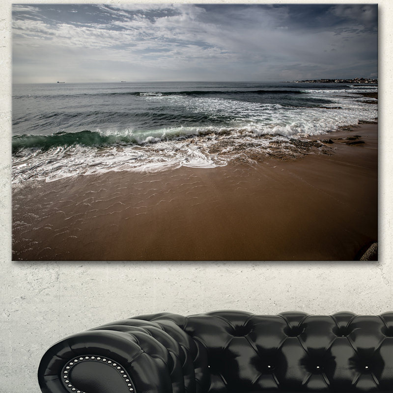 «Soft Waves of Sea on Sandy Beach», photographie, H 16 po x l 32 po x P 1 po, Cadre flottant noir