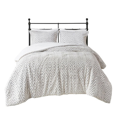 Ultra Down Alternative Comforter Full/Queen, Faux Fur , Minor Shedding Expected After Initial Washes Soft Full/Queen , Do Not Use Fabric Softener