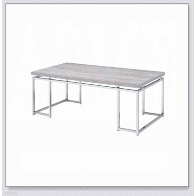 Table basse en chêne naturel et chrome avec base en métal, alliant design moderne et durabilité pour tout espace de vie.