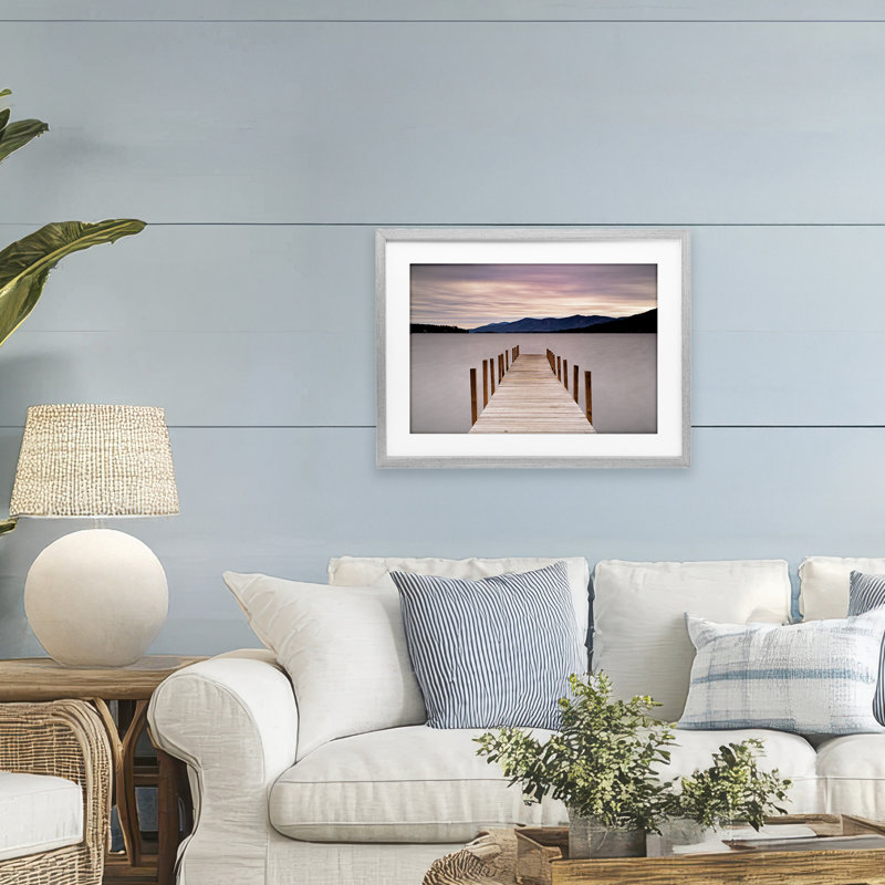 «Morning View Over Dock», reproduction encadrée sous verre, conception de Michael Iacobellis, H 17 po x l 23 po