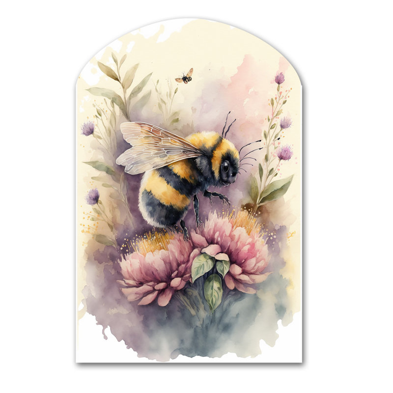 «Bee Flying To A Flower», aquarelle I - animaux, abeille en forme d'arche, art mural asymétrique, H 34 po x l 25 po