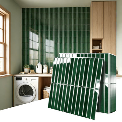 Carrelage mural 11 po x 11,8 po en mosaïque linéaire noire brillante auto-adhésive, pour carrelage mural en PVC auto-adhésif et imperméable pour cuisine et salle de bain, d'une épaisseur de 2 mm, couvre 9,7 pieds carrés