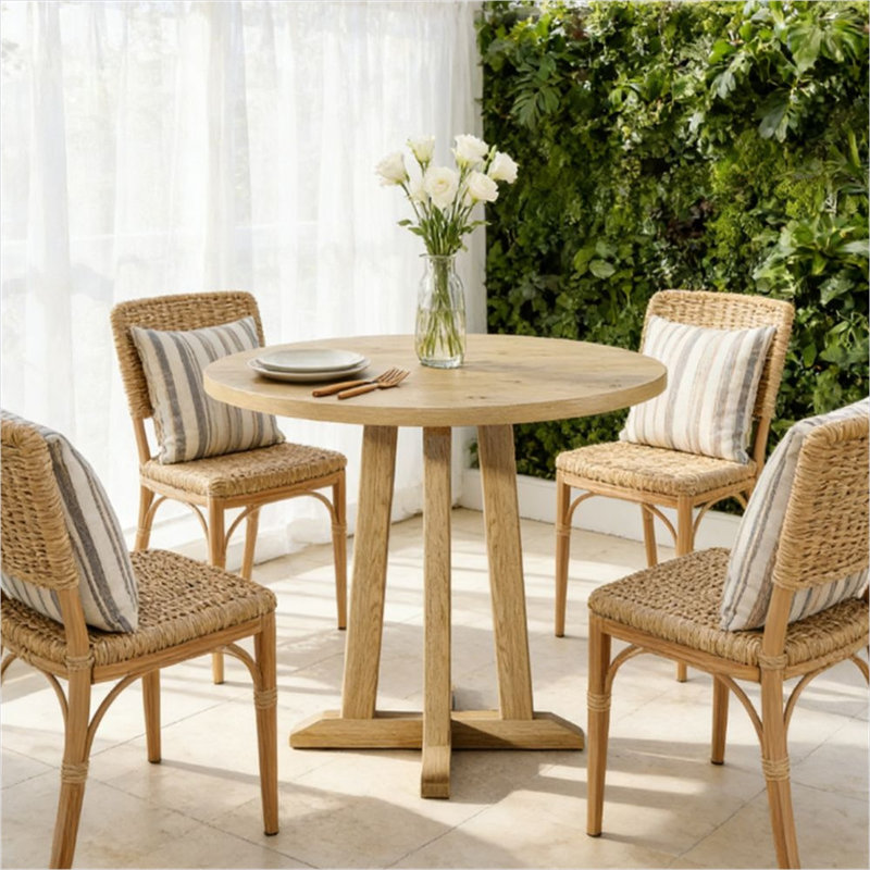 Table de salle à manger à design ajustable, combinant une construction en bois massif à une table de salle à manger pour 2 à 4 personnes.