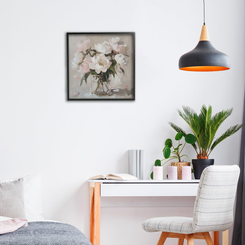 Pivoines dans un vase transparent, estampe numérique, design par Gina Kelly, H 12 po x l 12 po, Giclée encadrée noir minuit