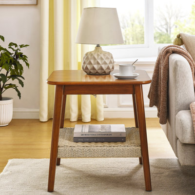 Table d'appoint de style Mid-Century avec grand espace de rangement. Tablette tissée de 23 po pour le salon. Couleur noyer, pieds en bois massif, table de bureau à la main fabriquée à la main. Rangement. Finition, panier. Assemblage simple
