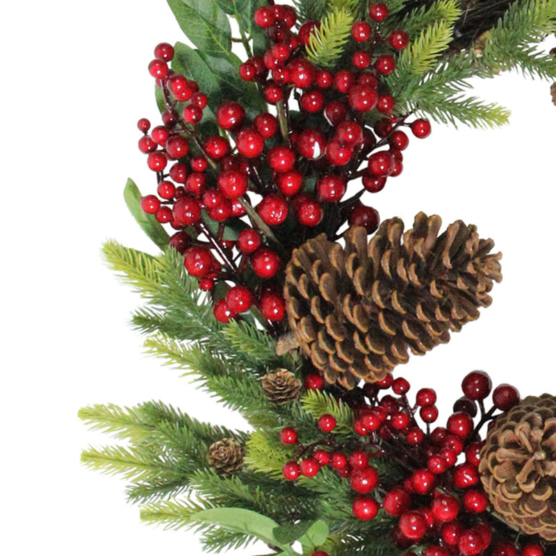 Couronne de Noël artificielle pomme de pin et baies non éclairée 22 pouces