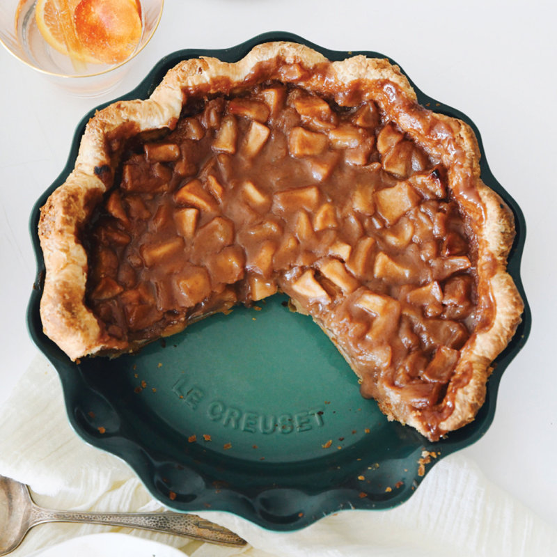 Le Creuset Stoneware Set Of 2 Heritage Fluted Pie Dish 9 In, Gray