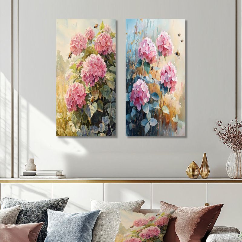 Hortensias dans le champ de trèfles I - Collection de 2 impressions sur toile florales, H 28 po x l 25 po, Toile tendue