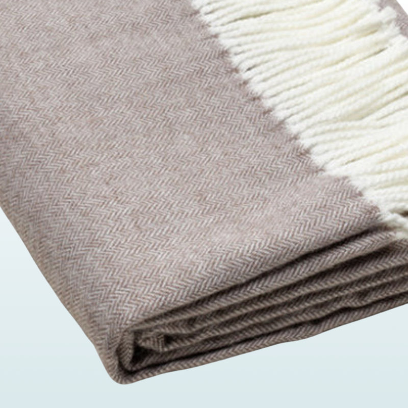 Jeté en peluche à chevrons Trio, L 59,66 po x l 49,71 po, Brun