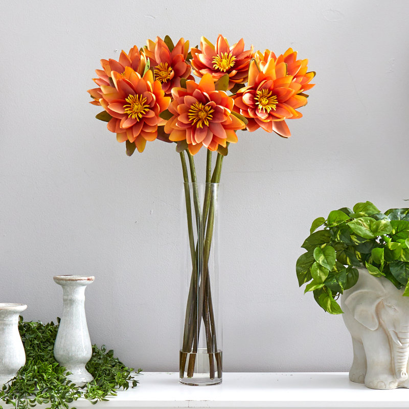 Arrangement floral de lotus dans un vase, Brun