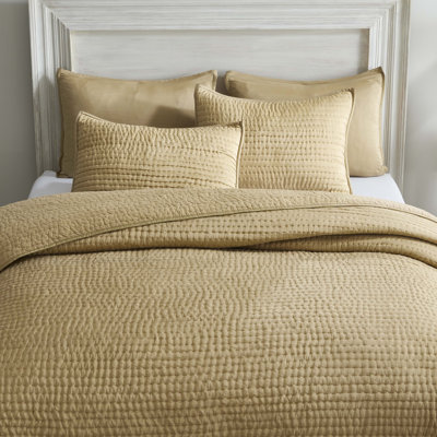 Bella 100% Silk Medium Weight All-Season Handmade Quilt And Pillow Sham Set