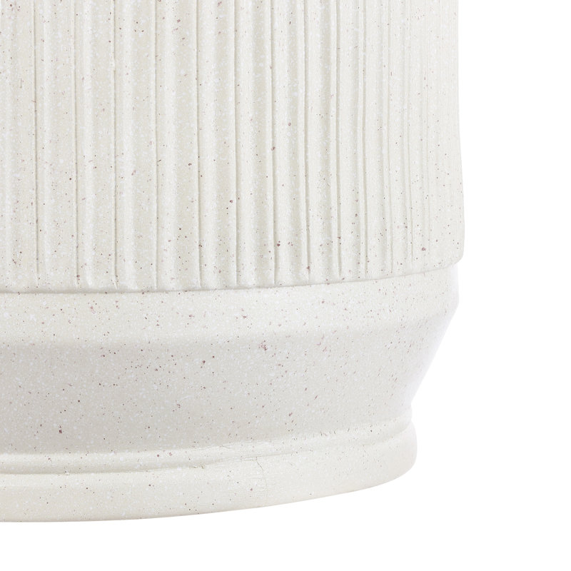 Table d'appoint d'extérieur Kline en résine résistante aux rayons UV de 17,5 po Kline, Terrazzo crème