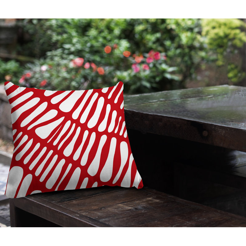 Coussin décoratif intérieur / extérieur Chase Tribal Abstract, L 17 po x H 17 po, Rouge