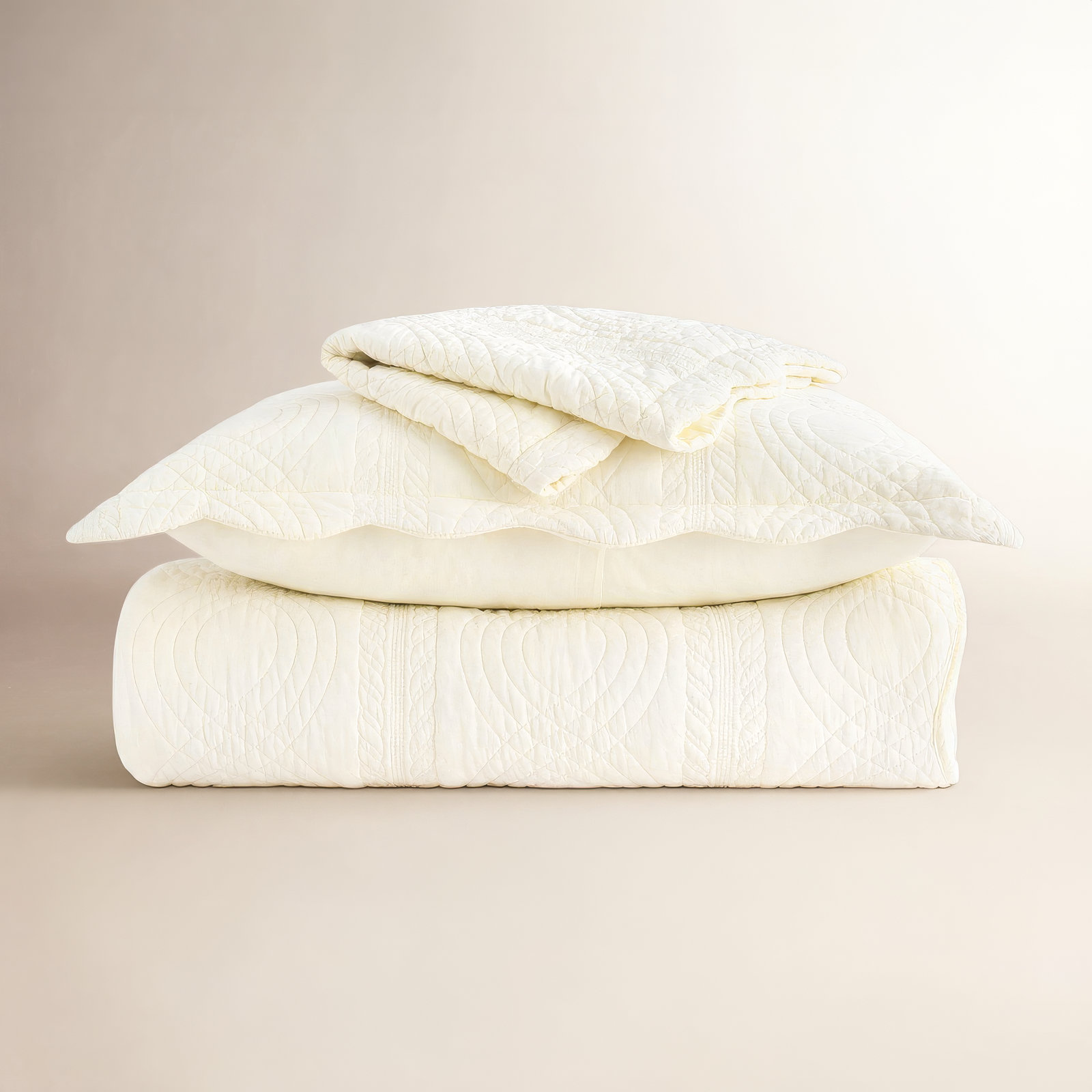 Scallop Edge 100% Cotton Quilt Set, Ivory White, King Quilt + 2 King Shams