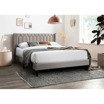 Lit double avec tissu en toile de jute brune et tête de lit à motif de losanges, plateforme moderne sans sommier tapissier requis