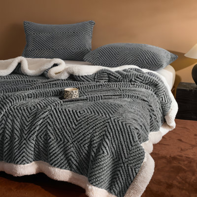 Light Luxury Reversible Blanket, Double-Sided Flannel Sherpa Fleece Throw Blanket, Solid Color Nordic Minimalist Soft Plush Blanket for Bedroom, Living Room & Travel, All Season Home Decor,Coffee,60x80 in