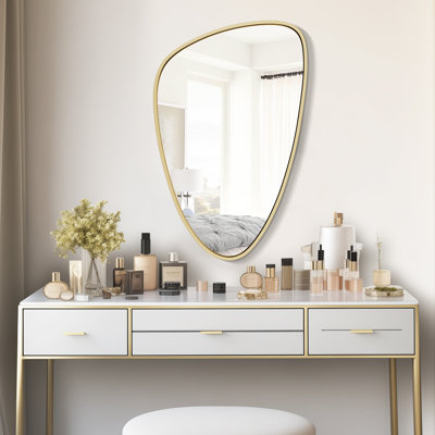Miroir moderne avec cadre asymétrique en aluminium pour chambre à coucher, salon