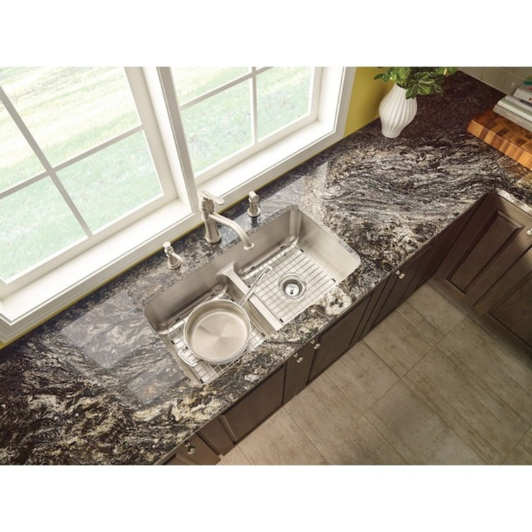 Belfield Single Handle Kitchen Faucet Duralock with Duralock™ and Supply Lines