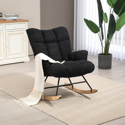 Chaise berçante rembourrée à haut dossier avec pieds en bois massif Teddy