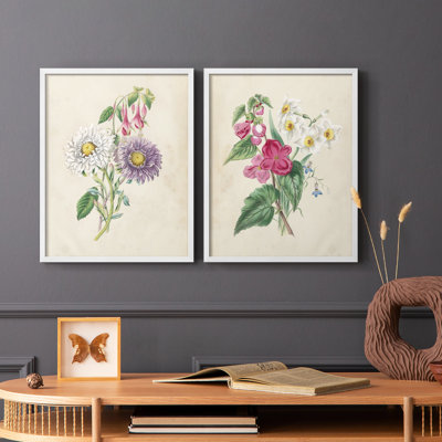 Antique Garden Bouquet III - reproduction encadrée de qualité supérieure - prête à être accrochée - aucun clou requis - aucun clou requis