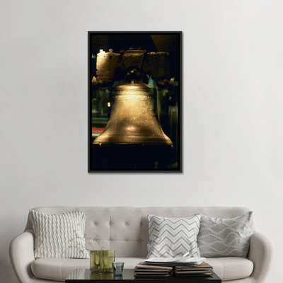 « close-up of a bell, liberty bell, philadelphia, pennsylvanie », reproduction de photo sur toile