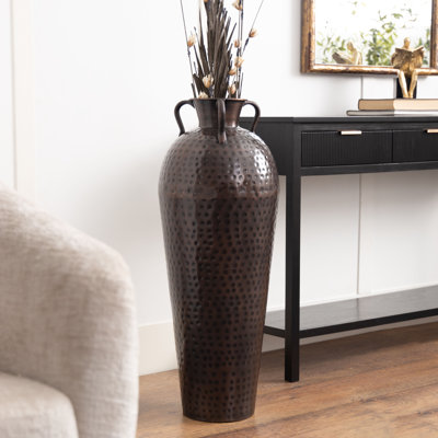  Grand vase décoratif brun en métal brun avec détails martelés et poignées de style russe