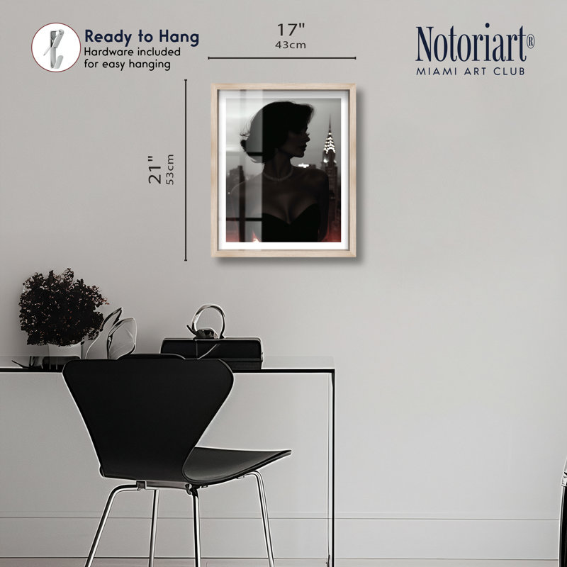 «Shadow Queen I Shadowbox Print», art mural par Notoriart, cadre en chêne naturel, 16 x 20, 21"H x 17"W, Natural Oak Frame