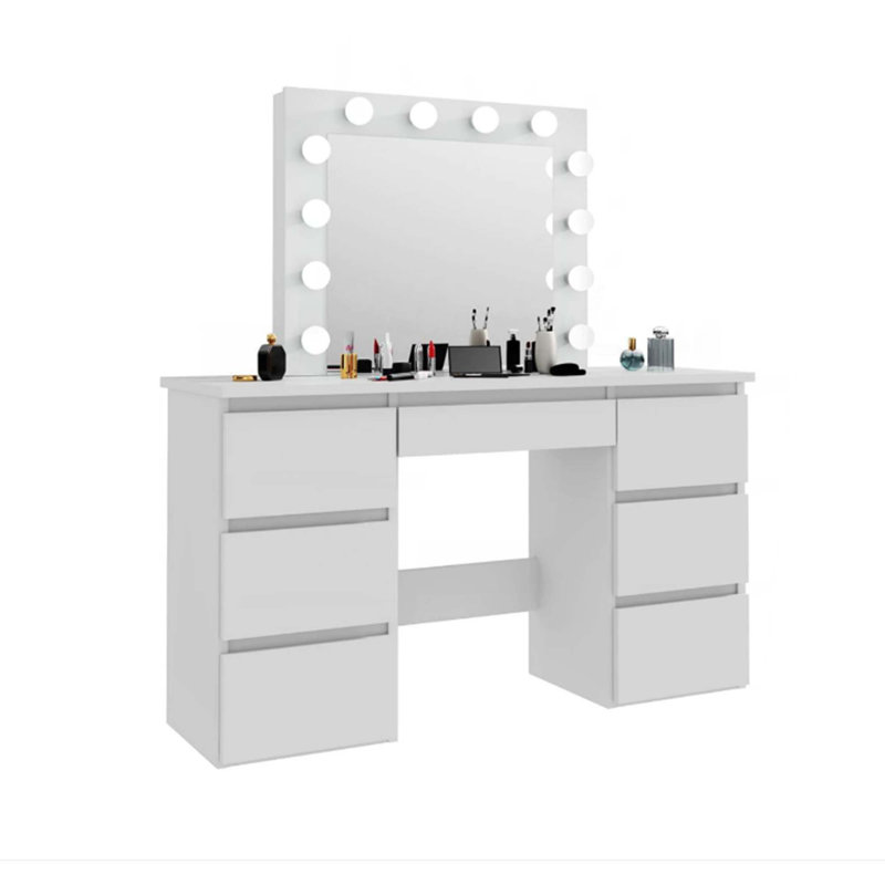 Grandes tables de coiffeuse blanches avec miroir et lumière