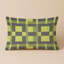 Coussin décoratif à carreaux brun intérieur et extérieur-115218651-115218831