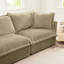 Luxueux canapé trois places - Velours côtelé camel avec assise profonde et coussins pour un confort optimal, ambiance douce et chaleureuse.
