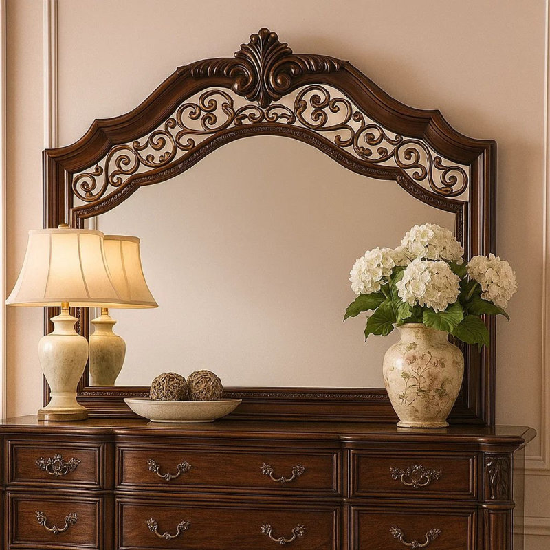 Miroir Aive en bois moulé avec détails ornés, brun par Casagear Home