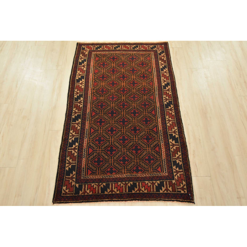 Tapis noir unique de 2 pi 11 po x 4 pi 9 po