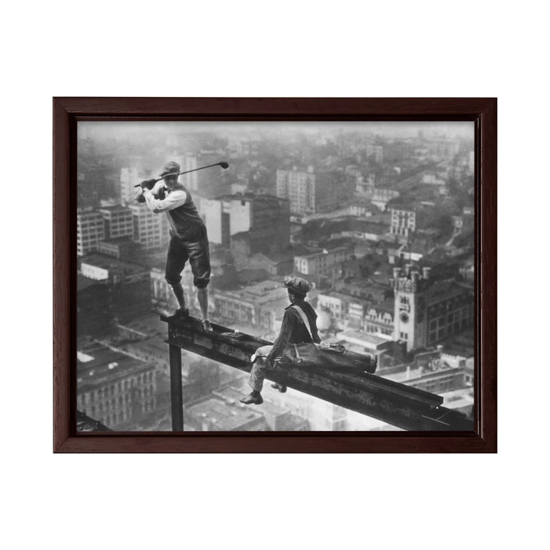Golf sur un gratte-ciel, H 24 po x l 32 po, Affiche, Encadrement blanc