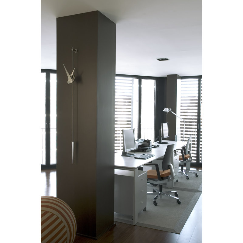 Punto Y Coma Metal Analog Wall Clock