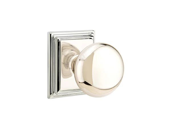 Ensemble de mortaise intérieure Emtek Passage avec rosette Wilshire et bouton Providence (LH), Nickel poli