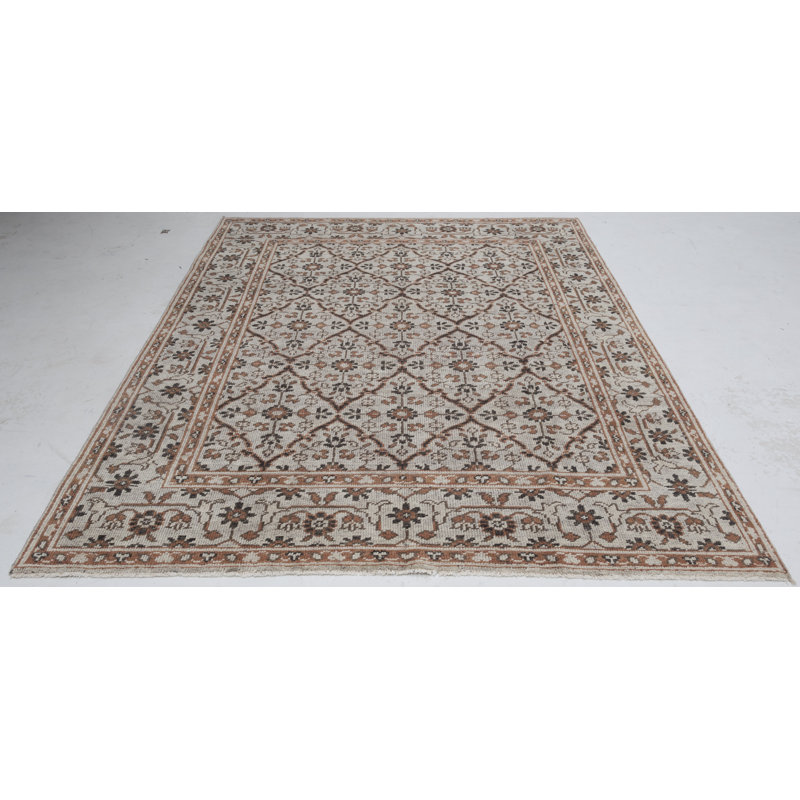 Tapis rectangulaire 7 pi 9 po x 9 pi 9 po
